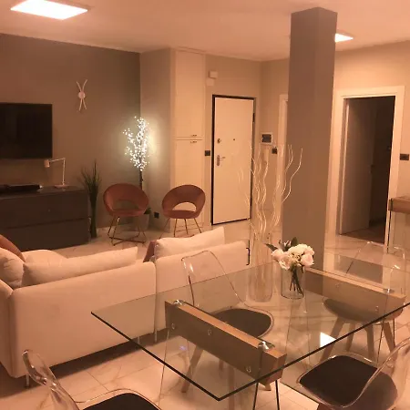 Shine Penthouse Torino 公寓