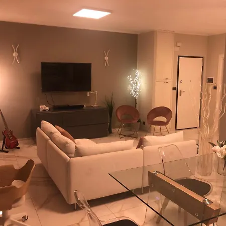 Shine Penthouse Torino 公寓 *